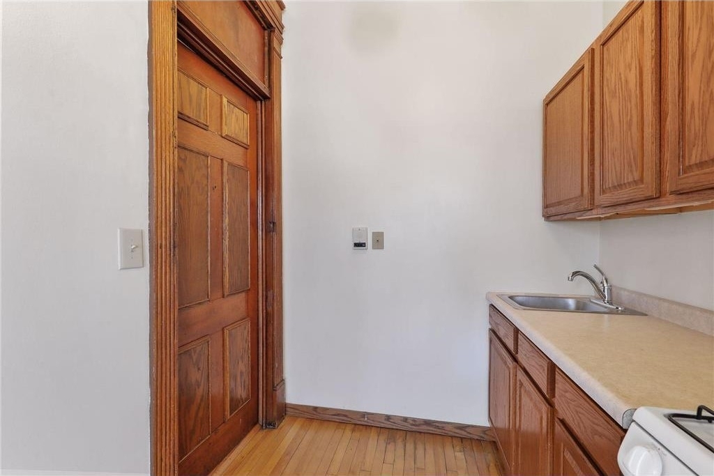 627 Franklin Avenue - Photo 10