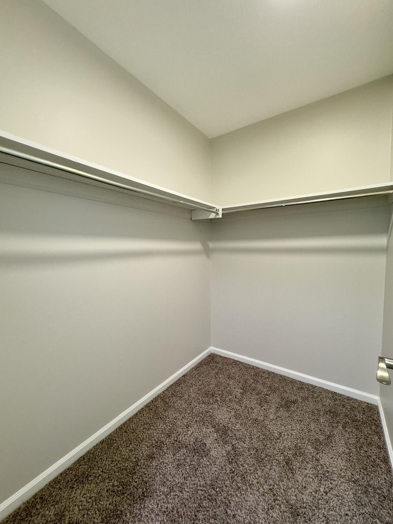 2035 Altamont Court - Photo 6