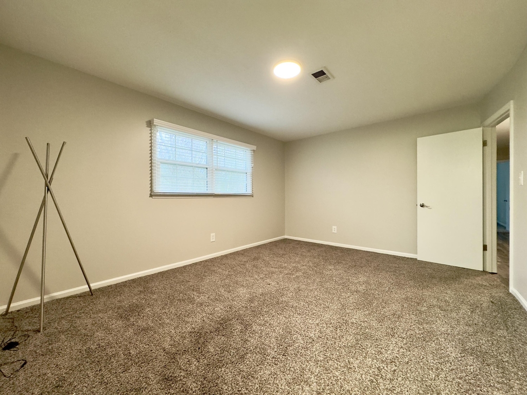 2035 Altamont Court - Photo 7