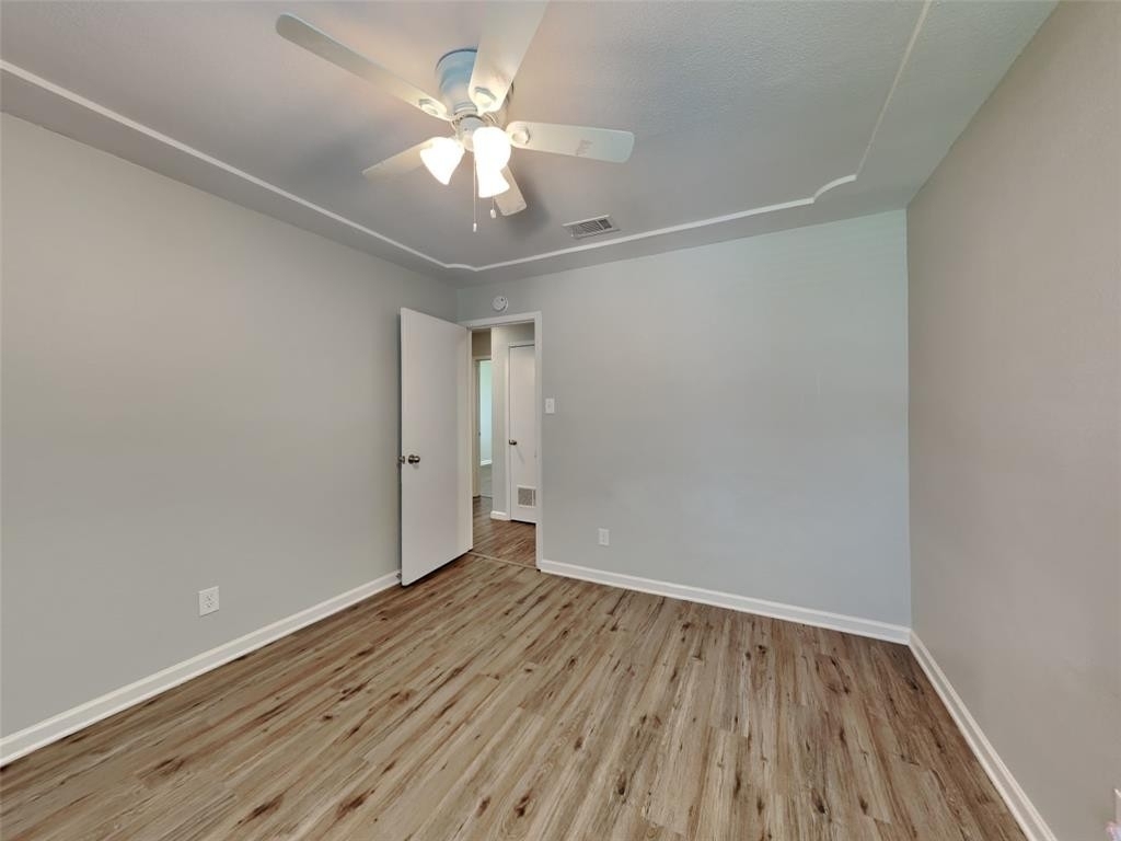 549 Park Center Boulevard - Photo 13