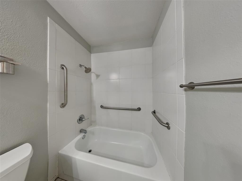 549 Park Center Boulevard - Photo 11