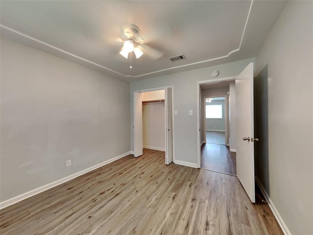 549 Park Center Boulevard - Photo 14