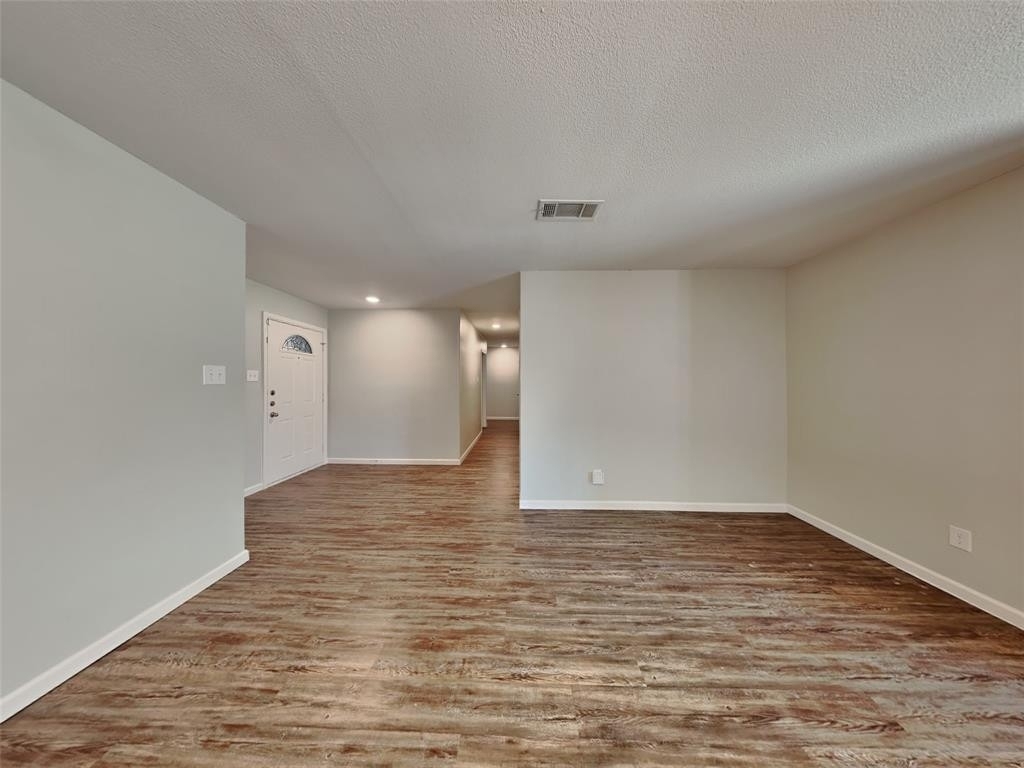 549 Park Center Boulevard - Photo 3