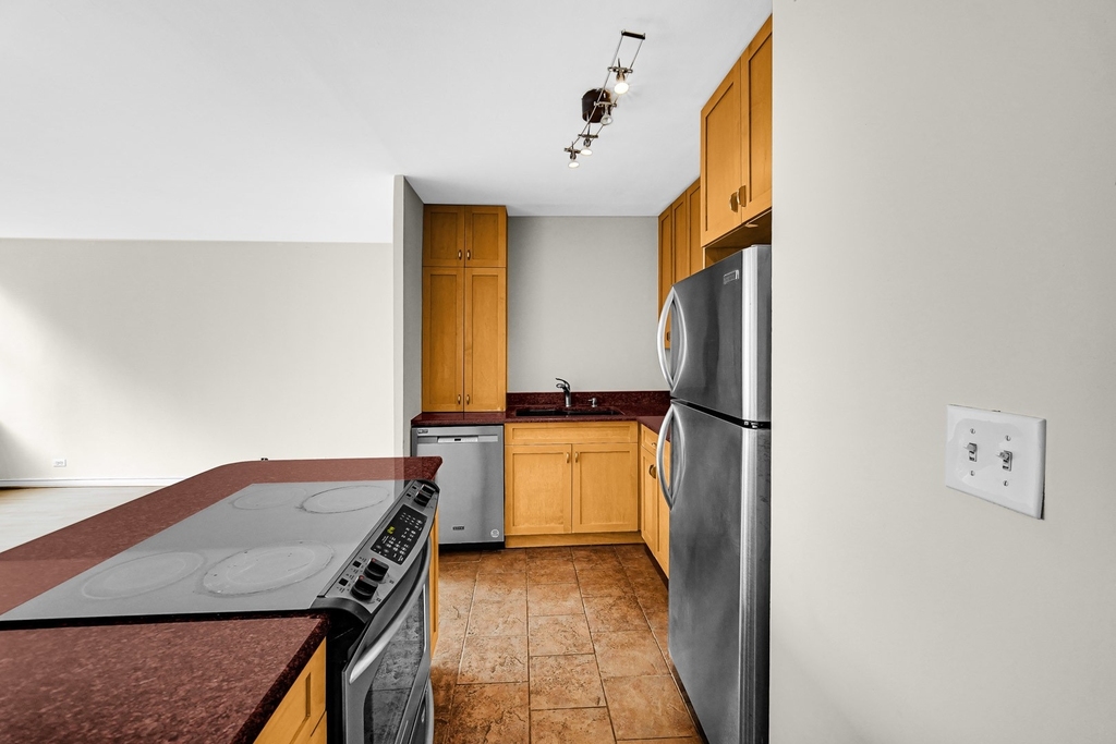 30 E Elm Street - Photo 12