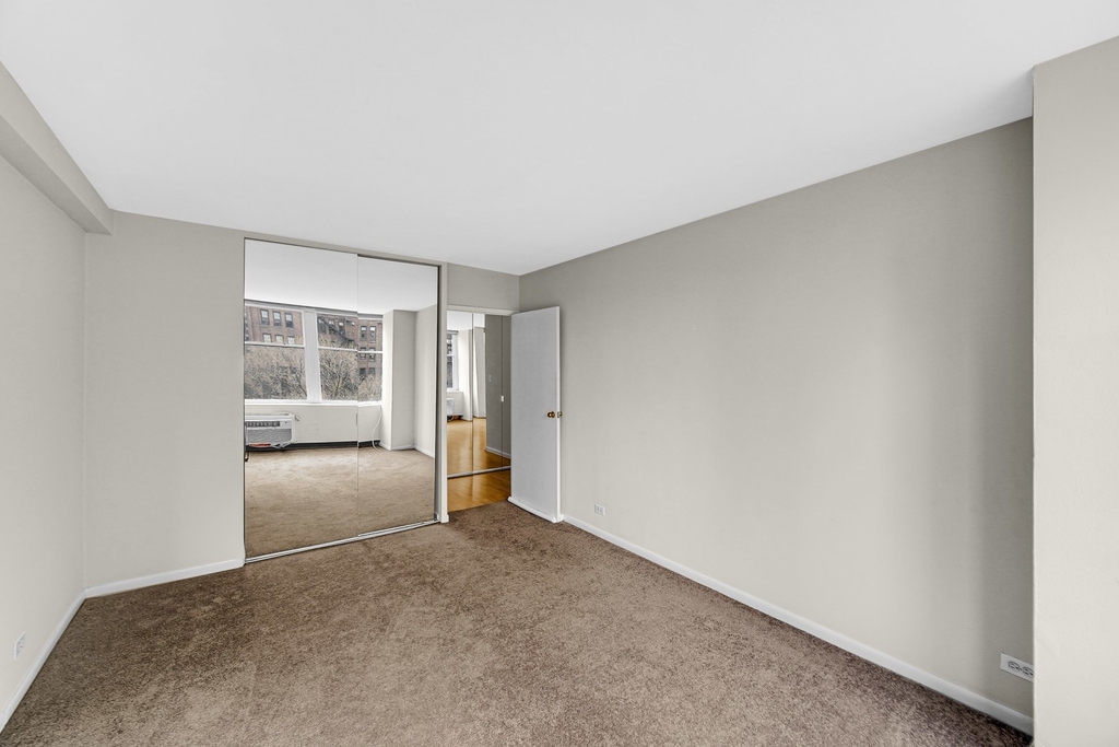 30 E Elm Street - Photo 14