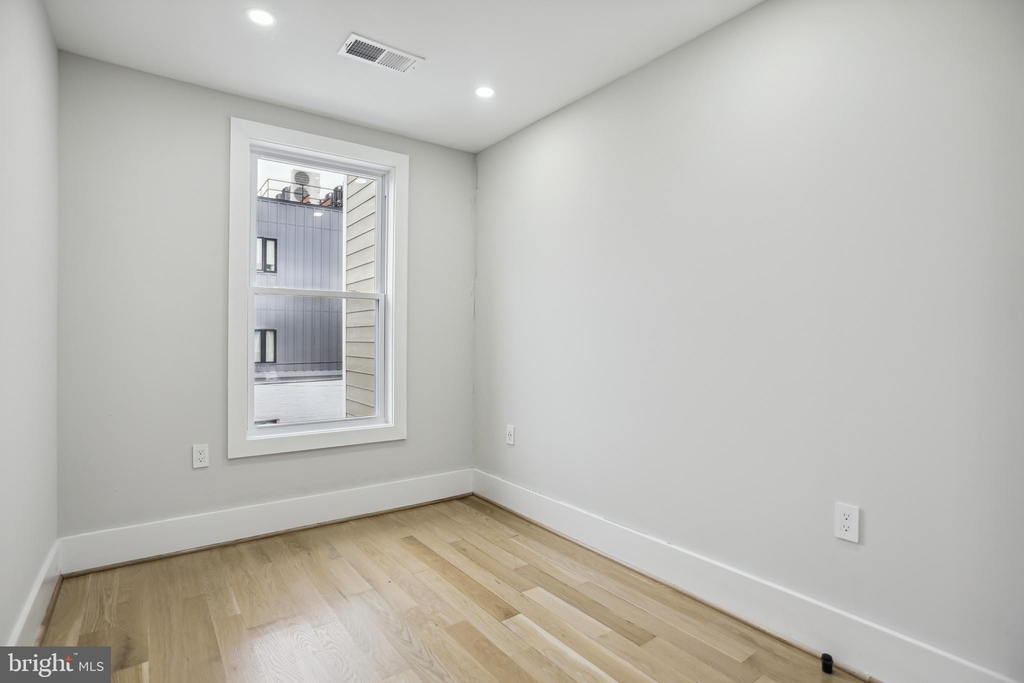 1511 D Street Ne - Photo 5