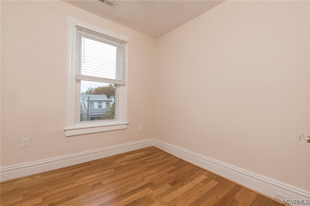 606 W 19th Street - Photo 26