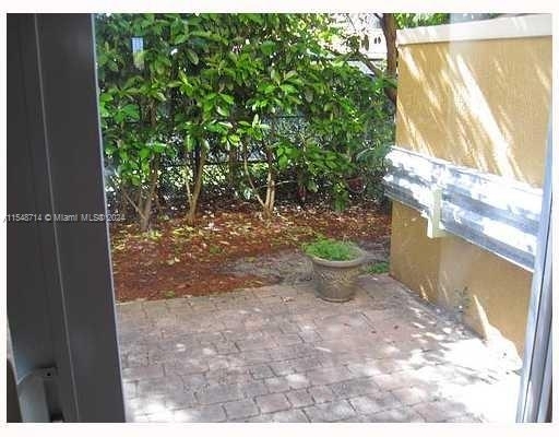 608 Sw 107th Ave - Photo 1