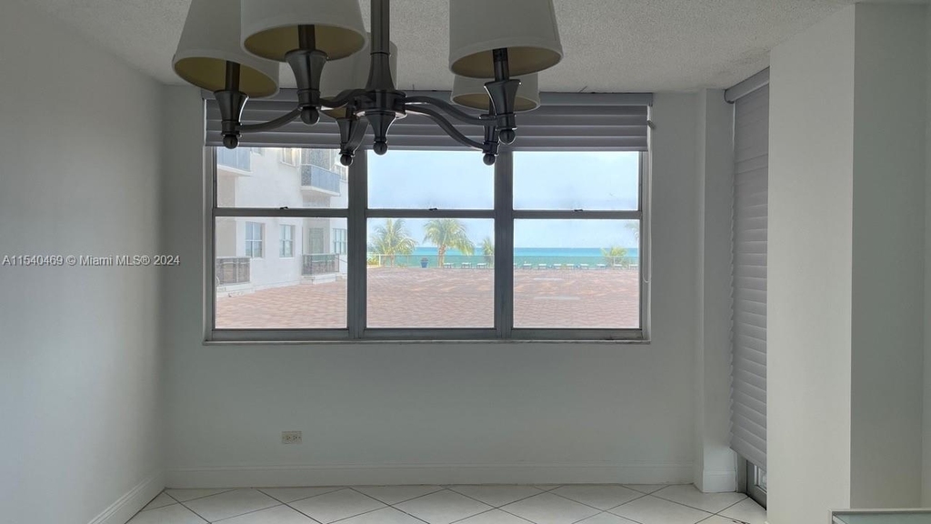 6039 Collins Ave - Photo 10