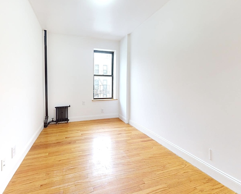 31-15 32nd Street - Photo 3