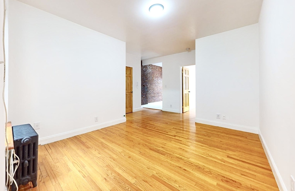 31-15 32nd Street - Photo 1