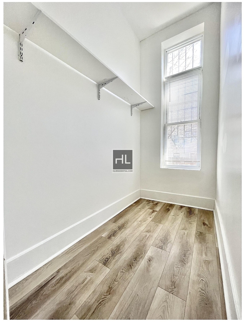 544 Hart Street - Photo 3