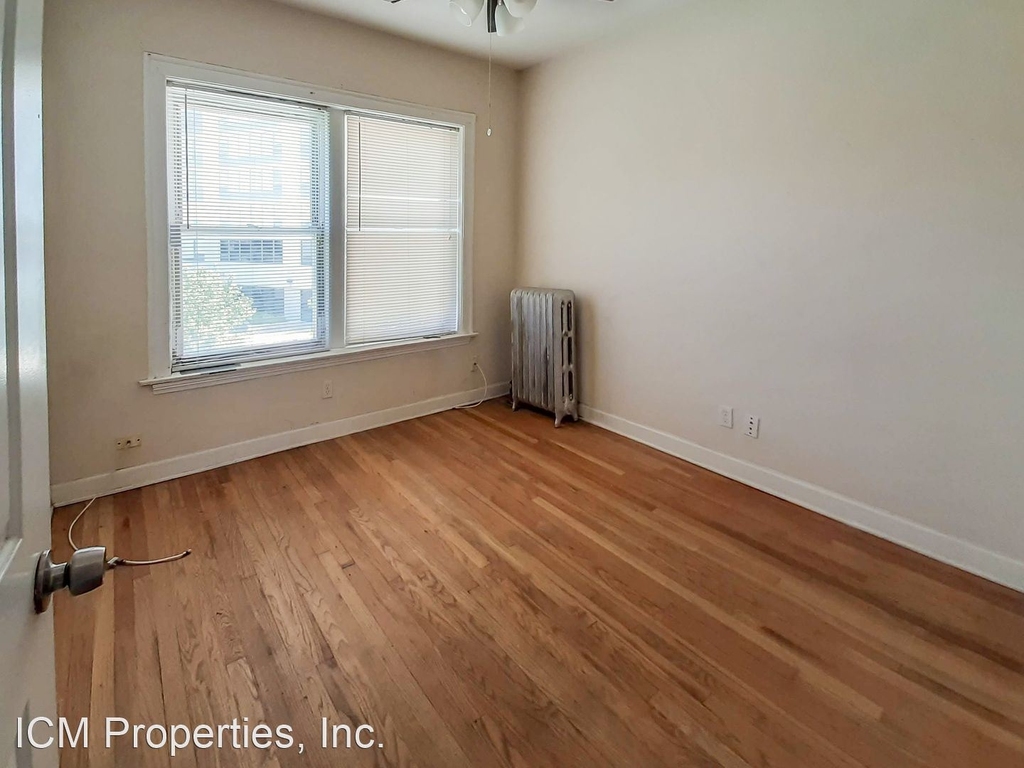 3912 N. Pine Grove Ave. - Photo 2