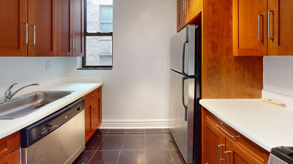 East 63rd Street - Photo 17