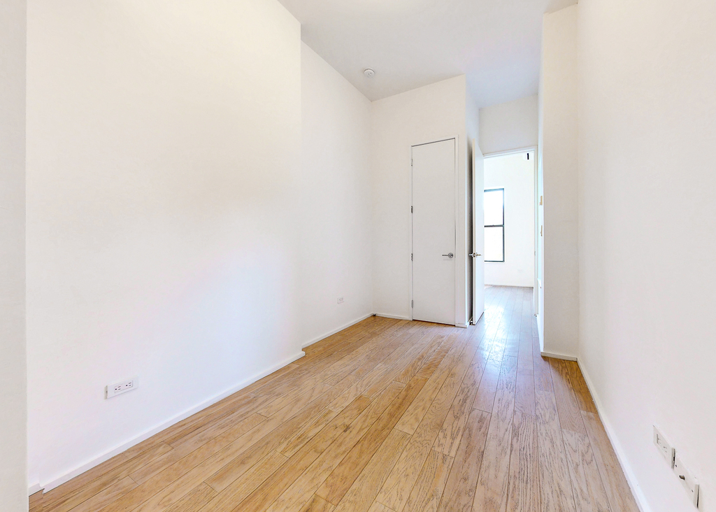 476 Central Park West - Photo 2