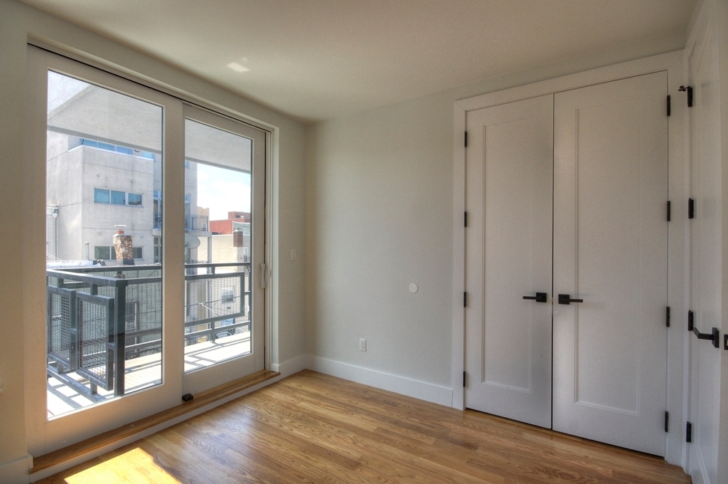 852 Metropolitan Avenue - Photo 9