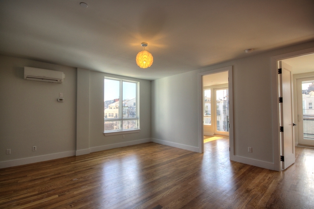 852 Metropolitan Avenue - Photo 4