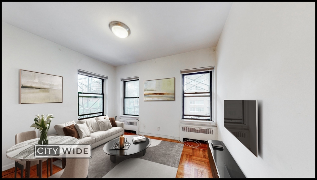 401 East 75th Street - Photo 0