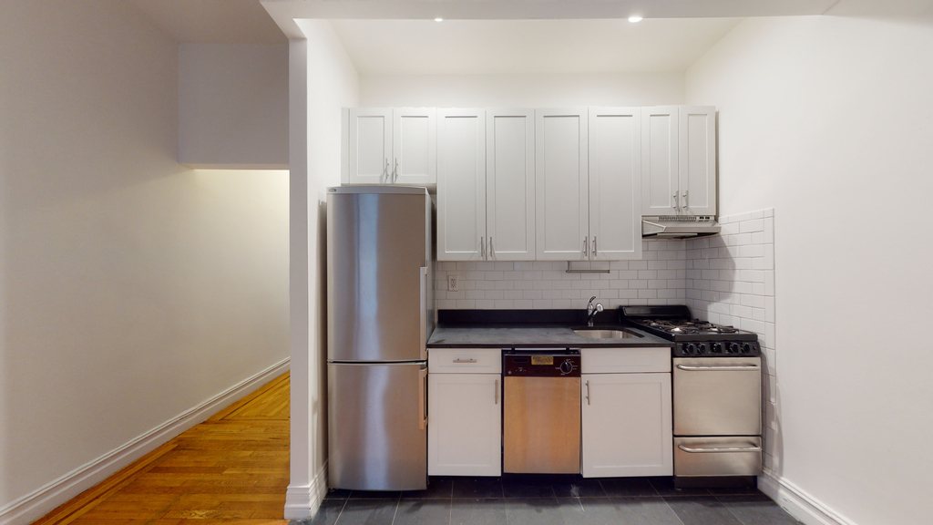 401 East 75th Street - Photo 3