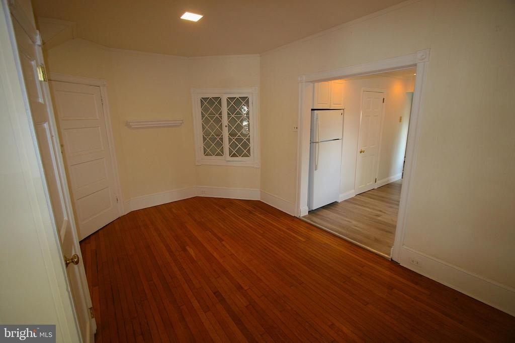 1037 Rees Ave - Photo 13