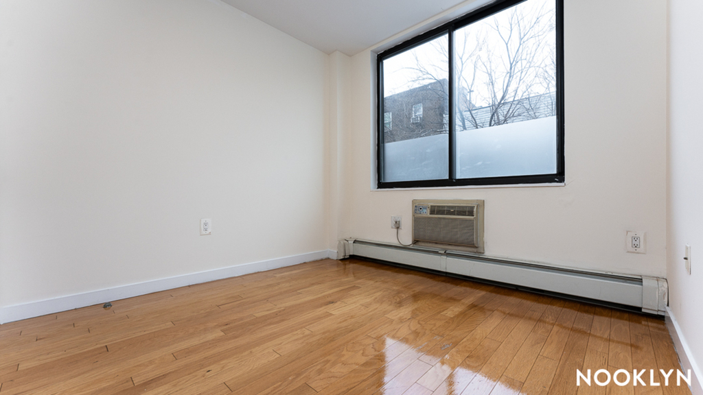 924 Metropolitan Avenue - Photo 7