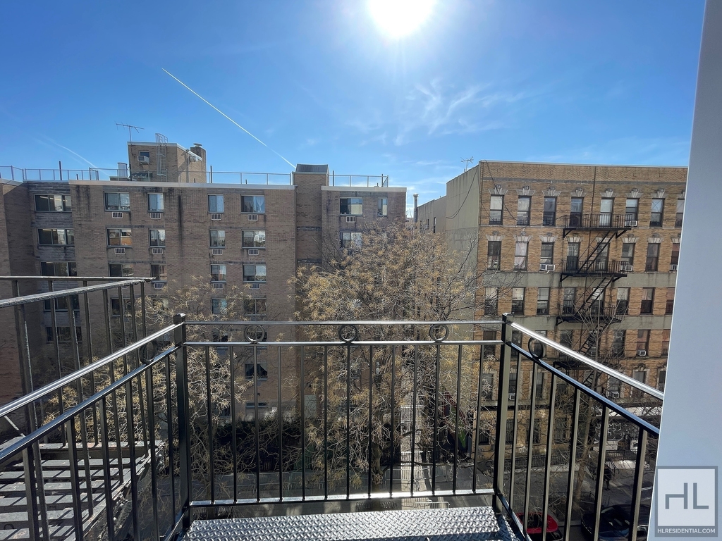 East 8 Street - Photo 8