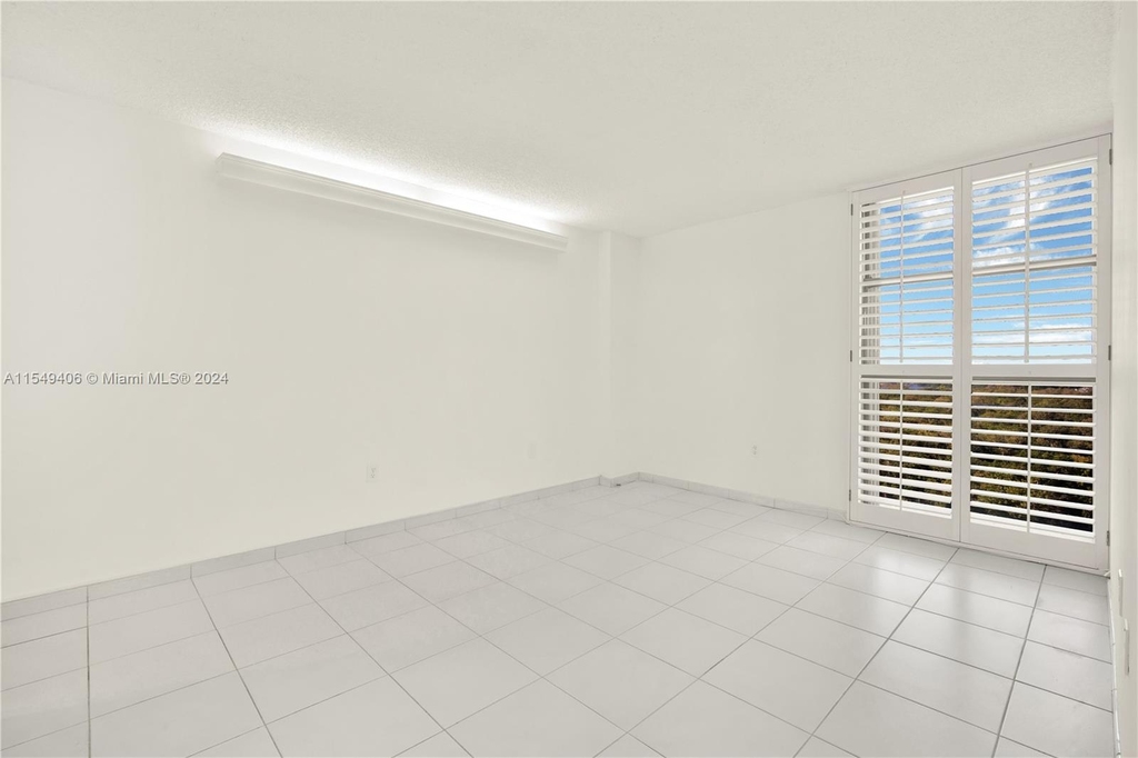 2501 Brickell Ave - Photo 5