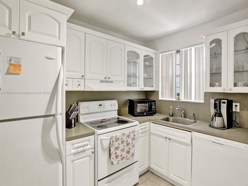 2040 Nw 81st Ave - Photo 1