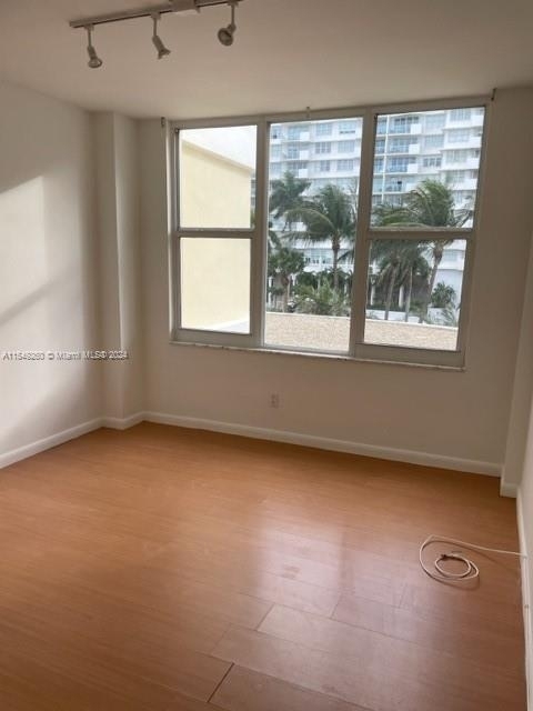 5600 Collins Ave - Photo 13