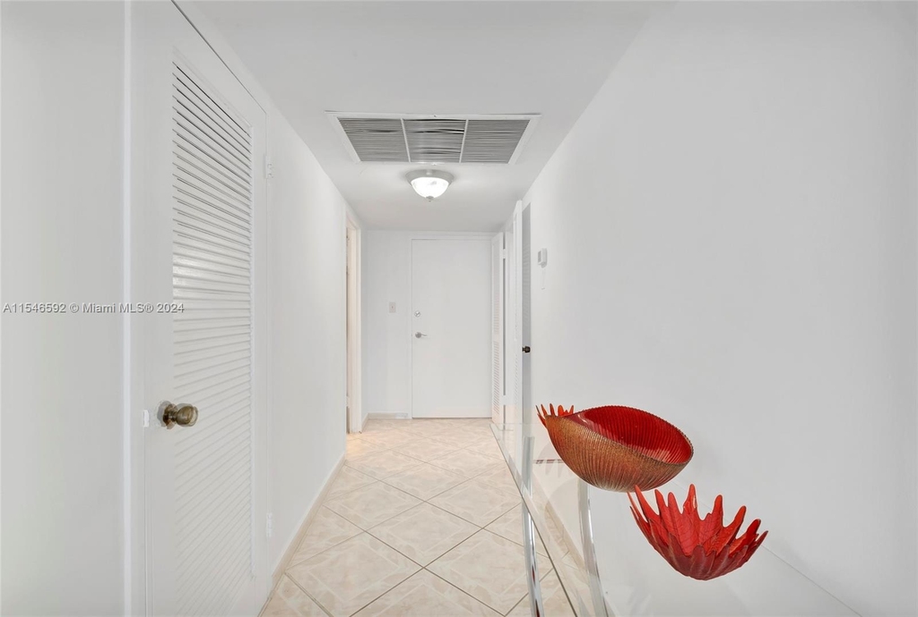 5401 Collins Ave - Photo 19