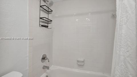 5401 Collins Ave - Photo 13