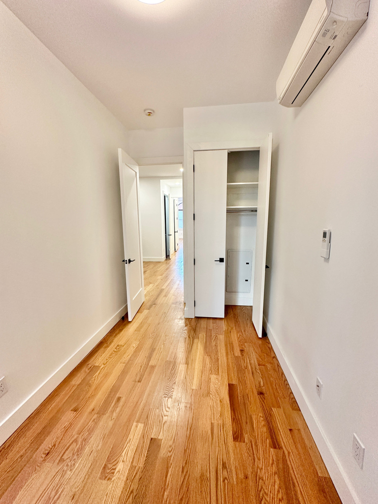 631 East 6th Street - Photo 6