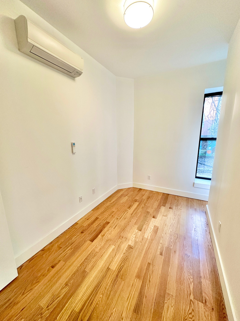 631 East 6th Street - Photo 5