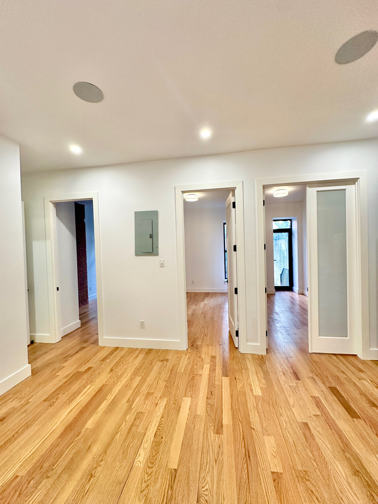 631 East 6th Street - Photo 3