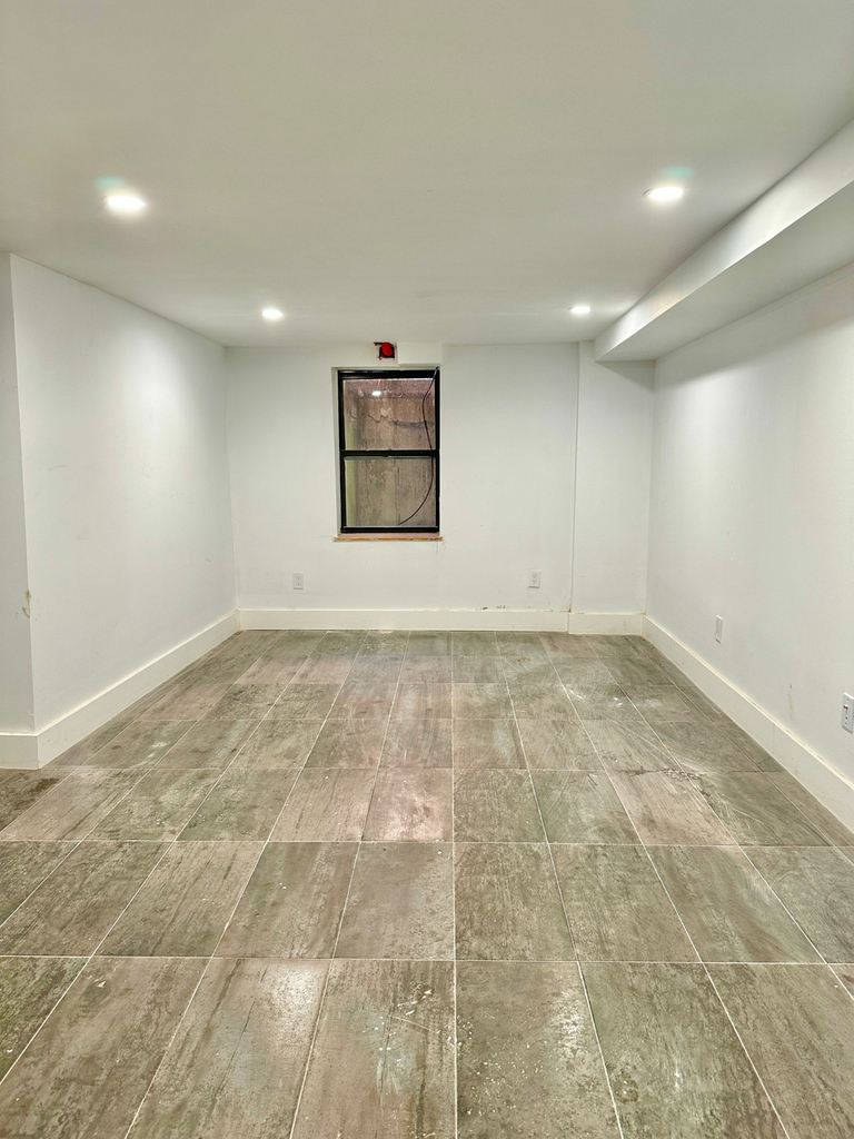 631 East 6th Street - Photo 12