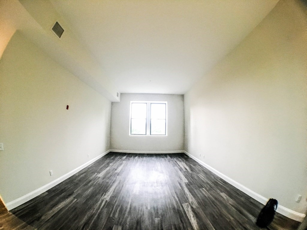 1022 Hancock St - Photo 2