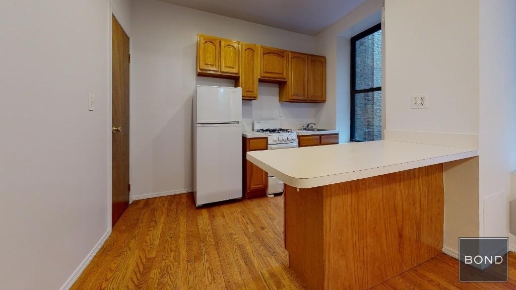 419 East 73rd Street - Photo 2