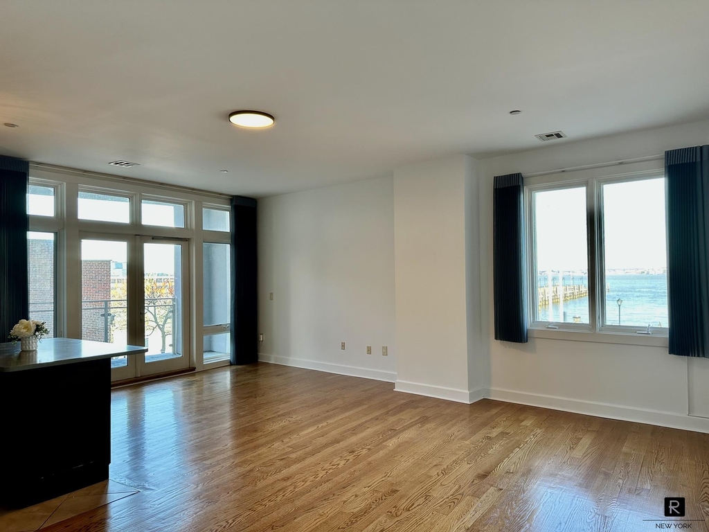 90 Bay Street Landing - Photo 2