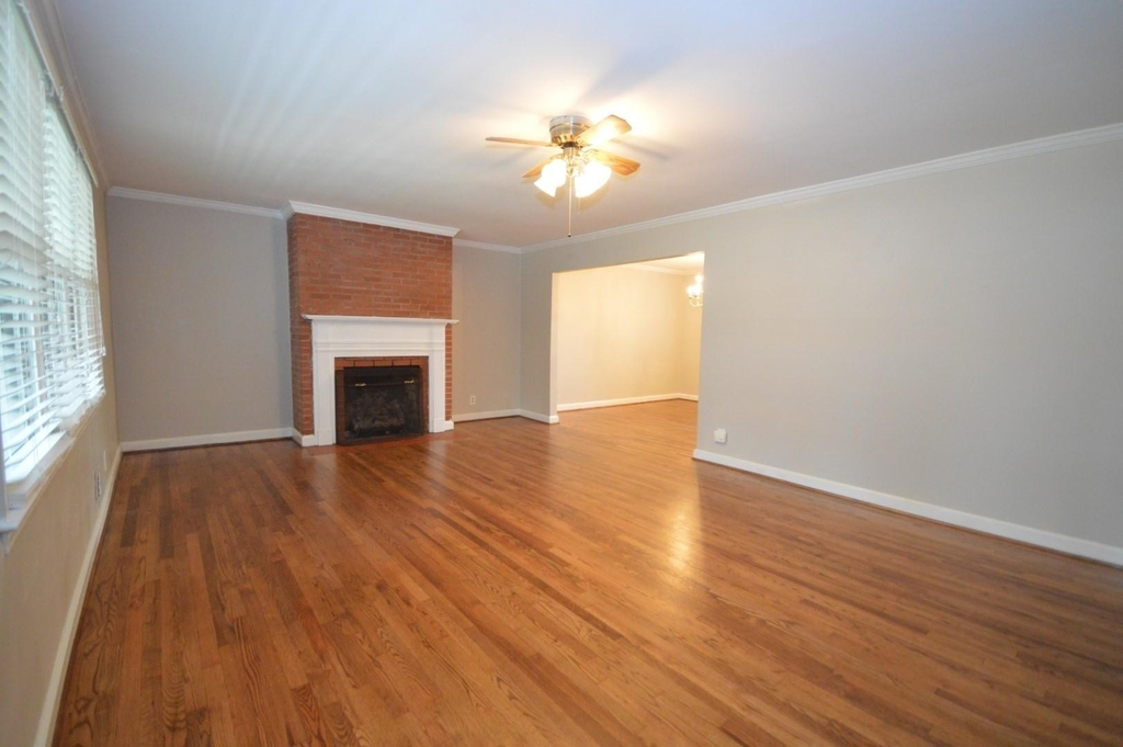 5411 Dorcas Street - Photo 2