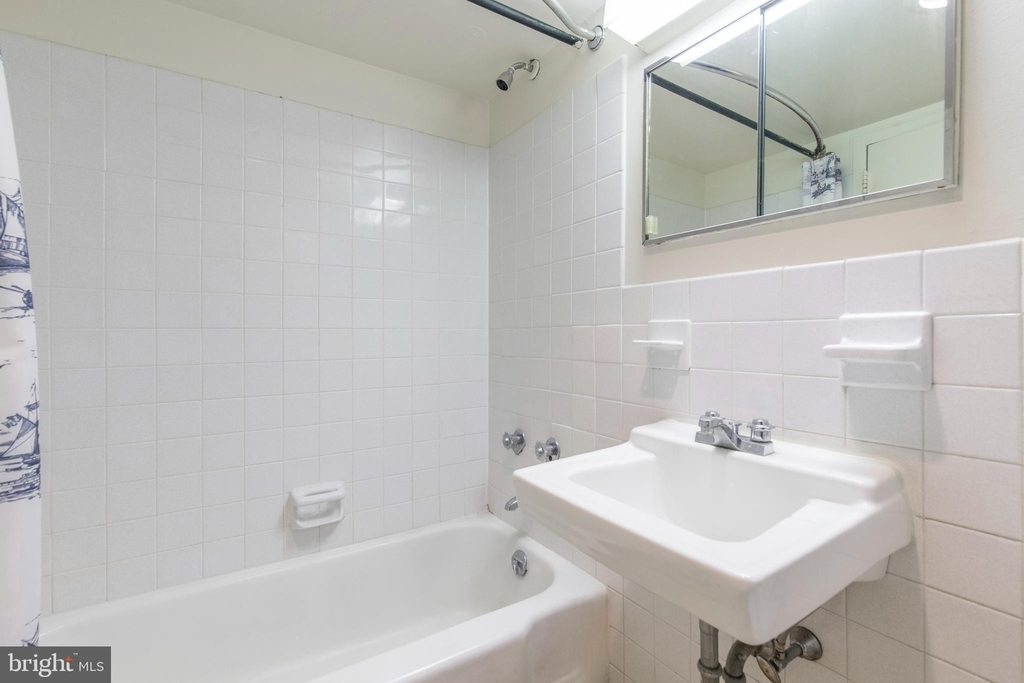 224 W Rittenhouse Square - Photo 16