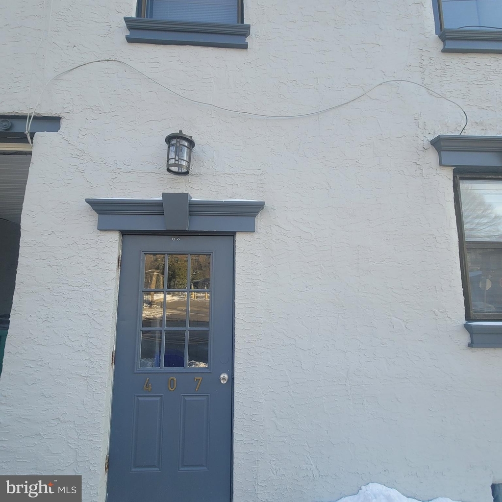 401 Shurs Lane - Photo 0