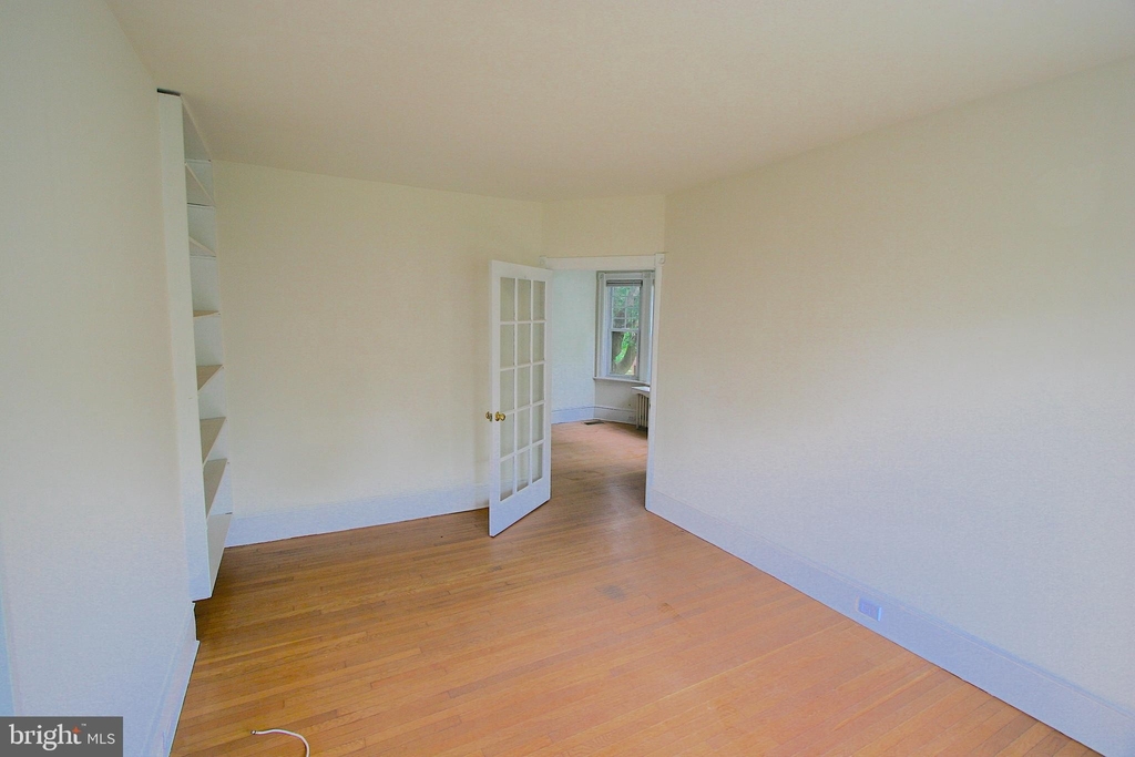 1037 Rees Avenue - Photo 8