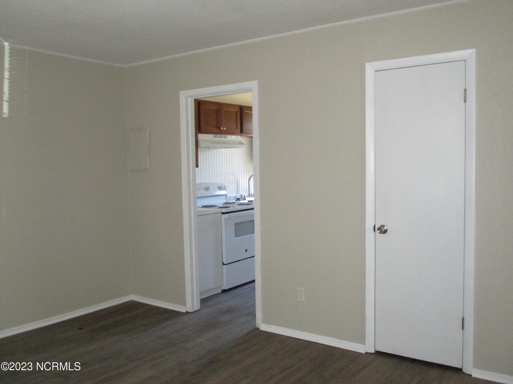 1208 Davis Street - Photo 2