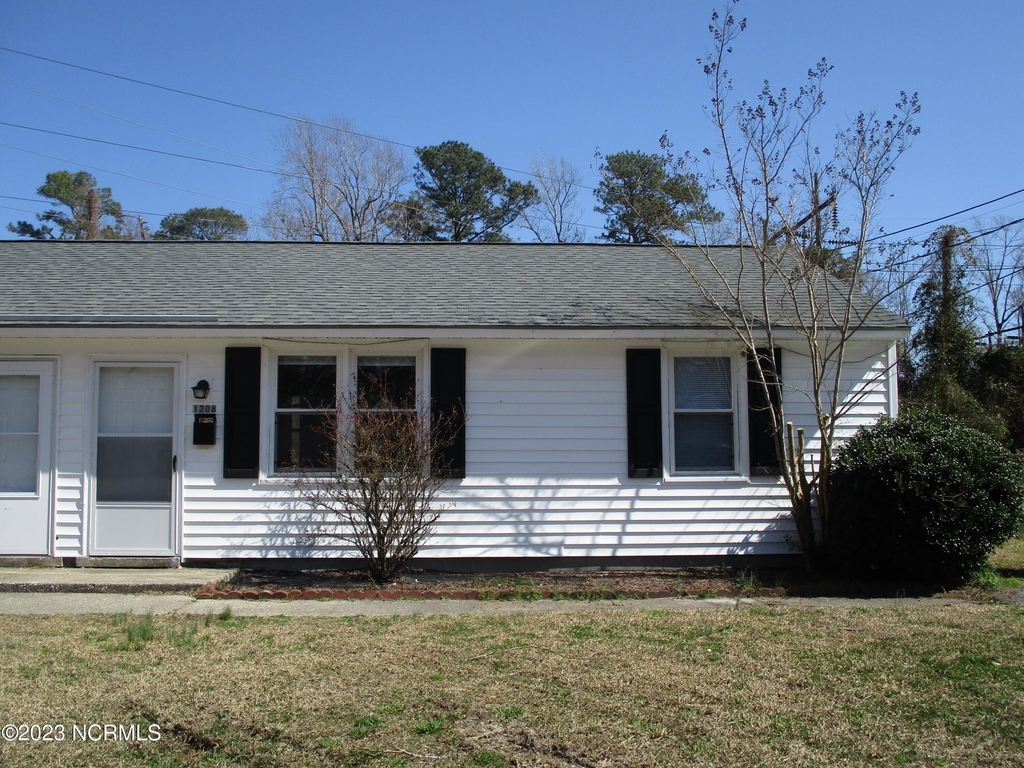 1208 Davis Street - Photo 0