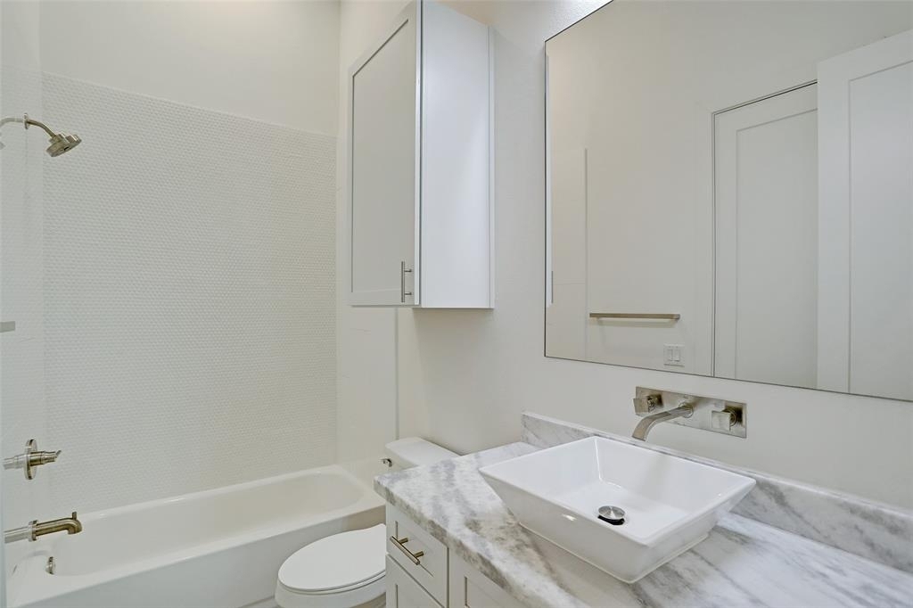 732 W 22 Nd Street - Photo 6