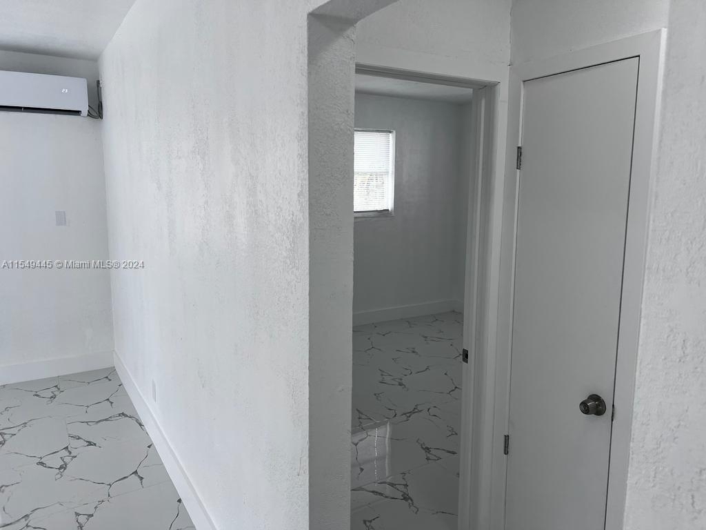 1131 Sw 7th St - Photo 4