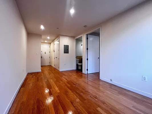 924 Metropolitan Avenue - Photo 2