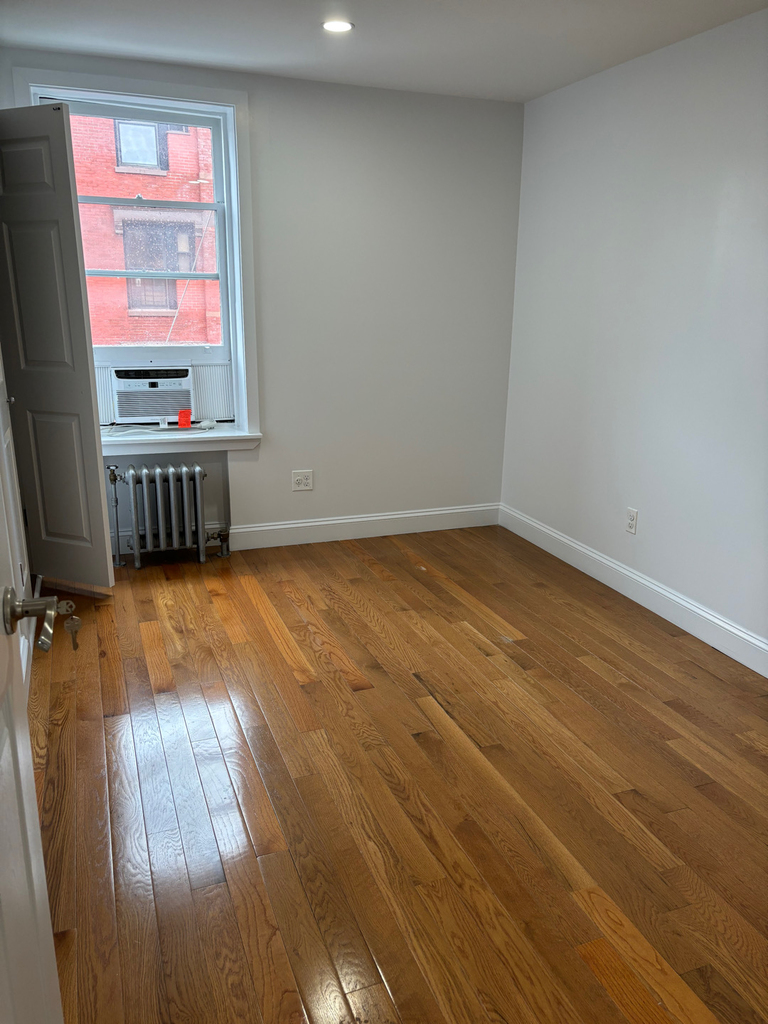 286 West 11th Street - Photo 3