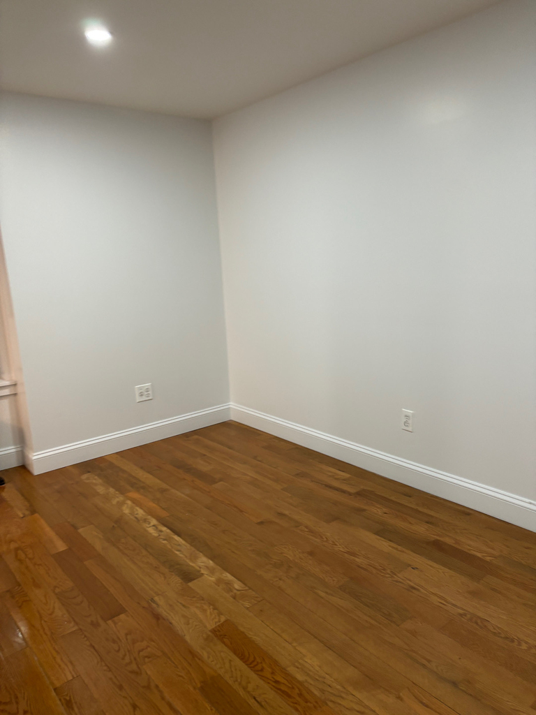 286 West 11th Street - Photo 2