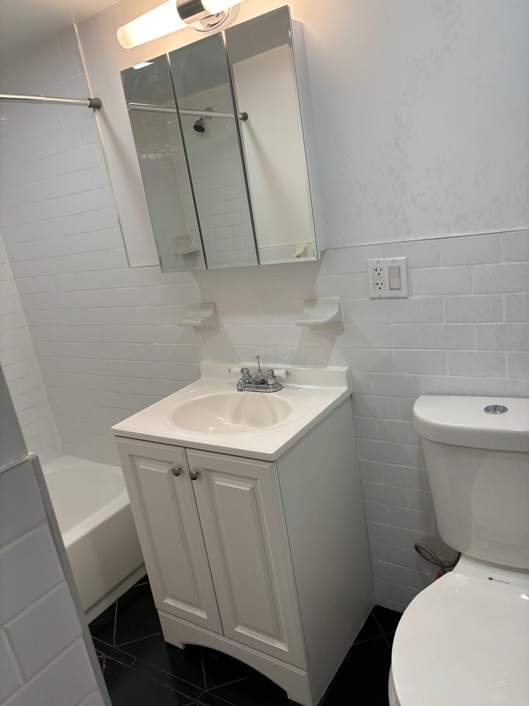 286 West 11th Street - Photo 6